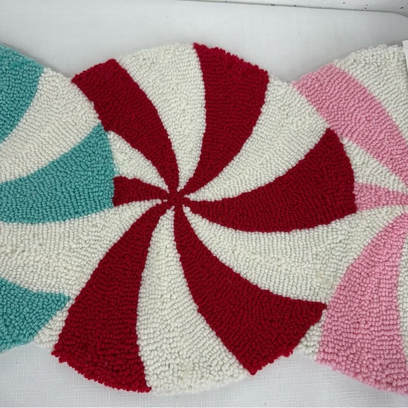 Isaac Mizrahi Holiday Peppermint Candy Table Runner 13 x 48” New - Picture 8 of 15